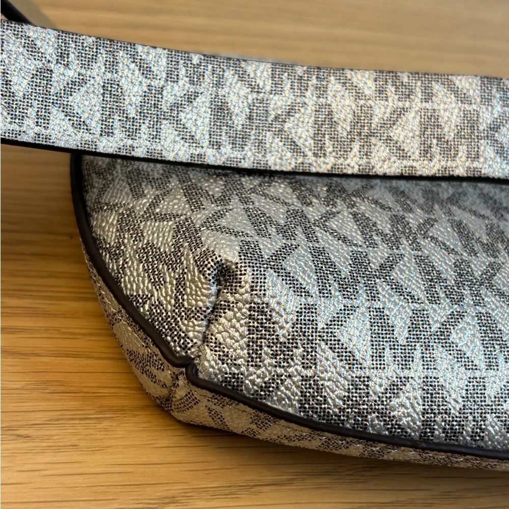 Michael Kors Silver Monogram Logo Belt Bag Pack L/XL 556195‎ Mens Womens